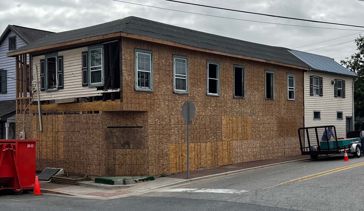 picture of building at 401 2nd street under renovations.